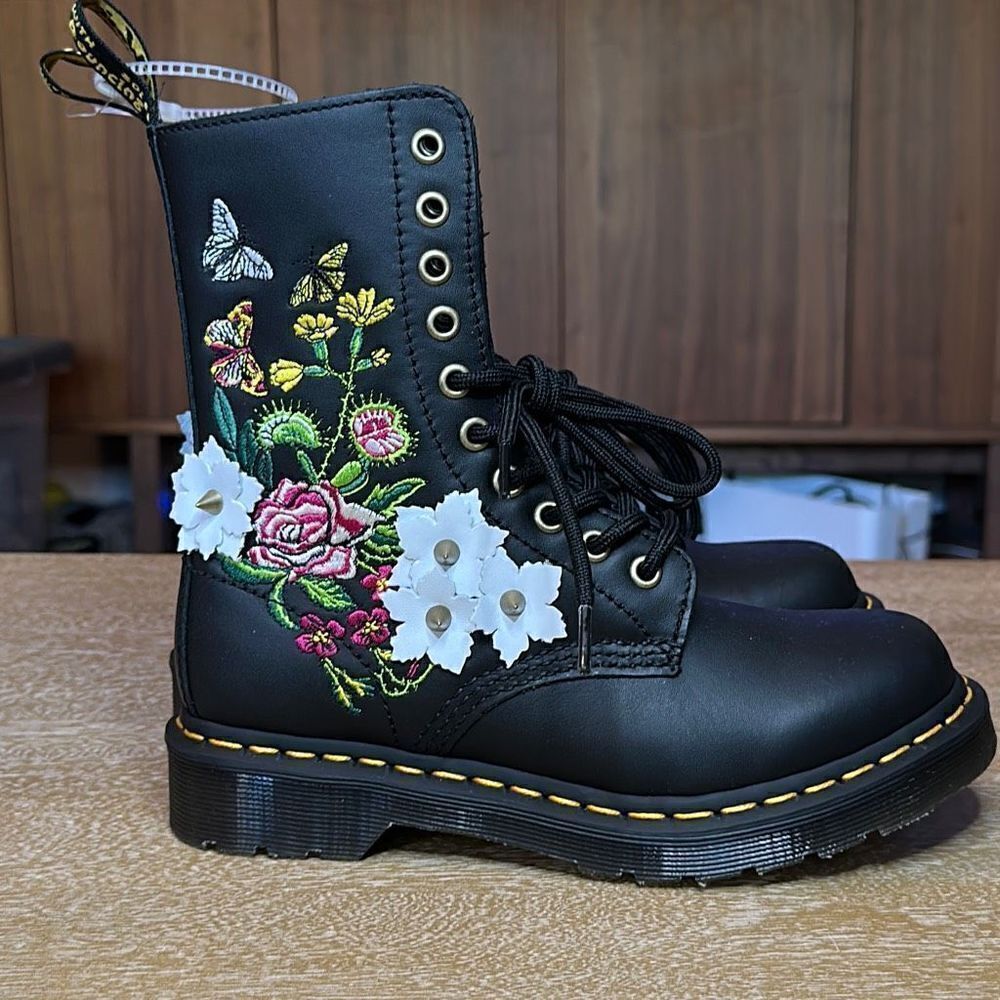 Dr. Martens 1490 Bloom 10 Eye Boots - Picture 2 of 9